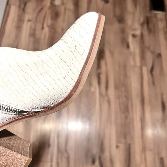 New MIA Ivory Boots - Picture 9 of 9